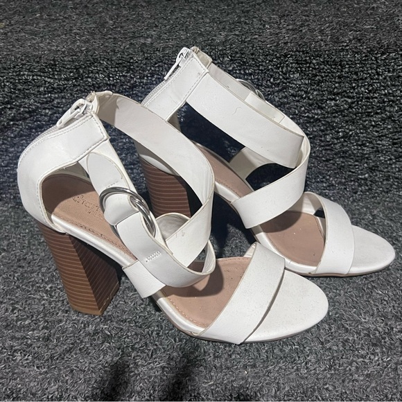 Charlotte Russe White Strappy Block Heels - Picture 1 of 3